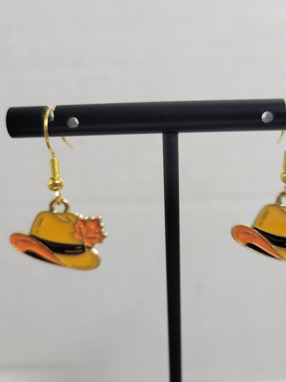 Thanksgiving Pilgrim Hat Dangle Earrings Gold Tone Fall Autumn Harvest E116E